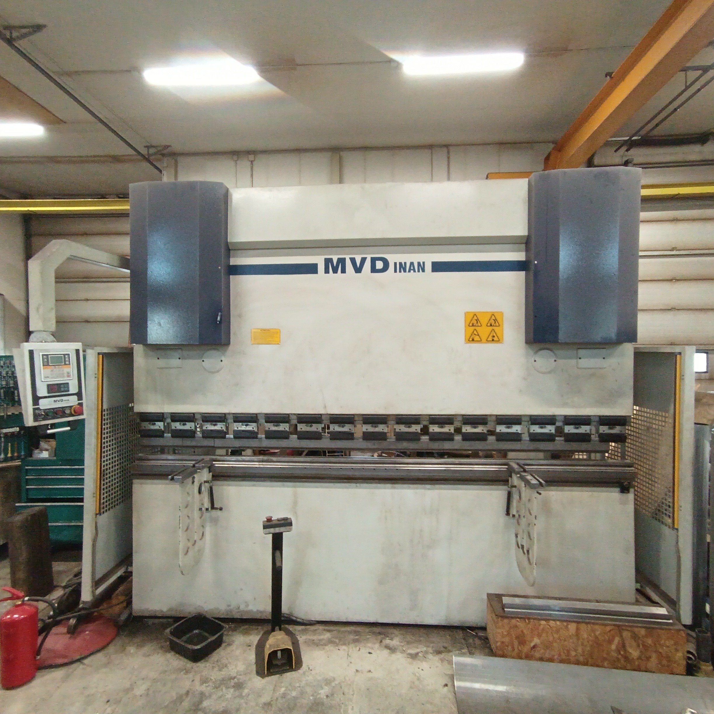 Särmäyspuristin MVD 3100/200